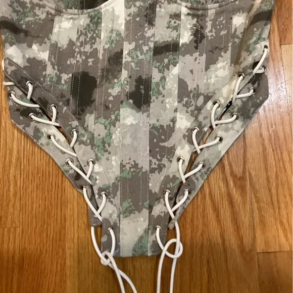 Camo Bustier with Lace-Up Detail - Picture 4 of 7